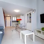 Duplex In Americas 아파트 *